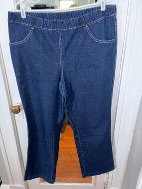 Hanes JMS Petite Jeans in Dark Blue with Tan Stitching. Inseam27 1/2”